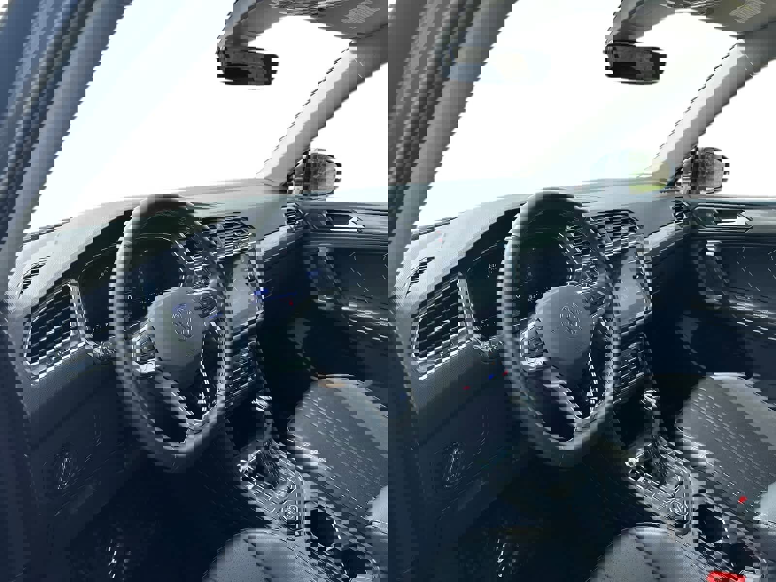 Certified 2024 Volkswagen Tiguan SE video 2
