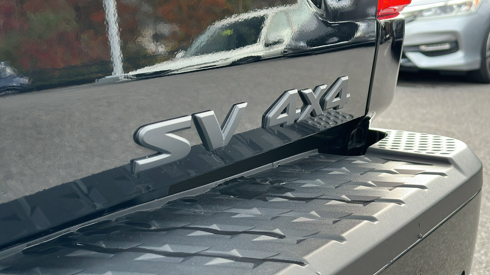 Certified 2024 Nissan Titan SV w/ SV Bronze Edition Package image 9