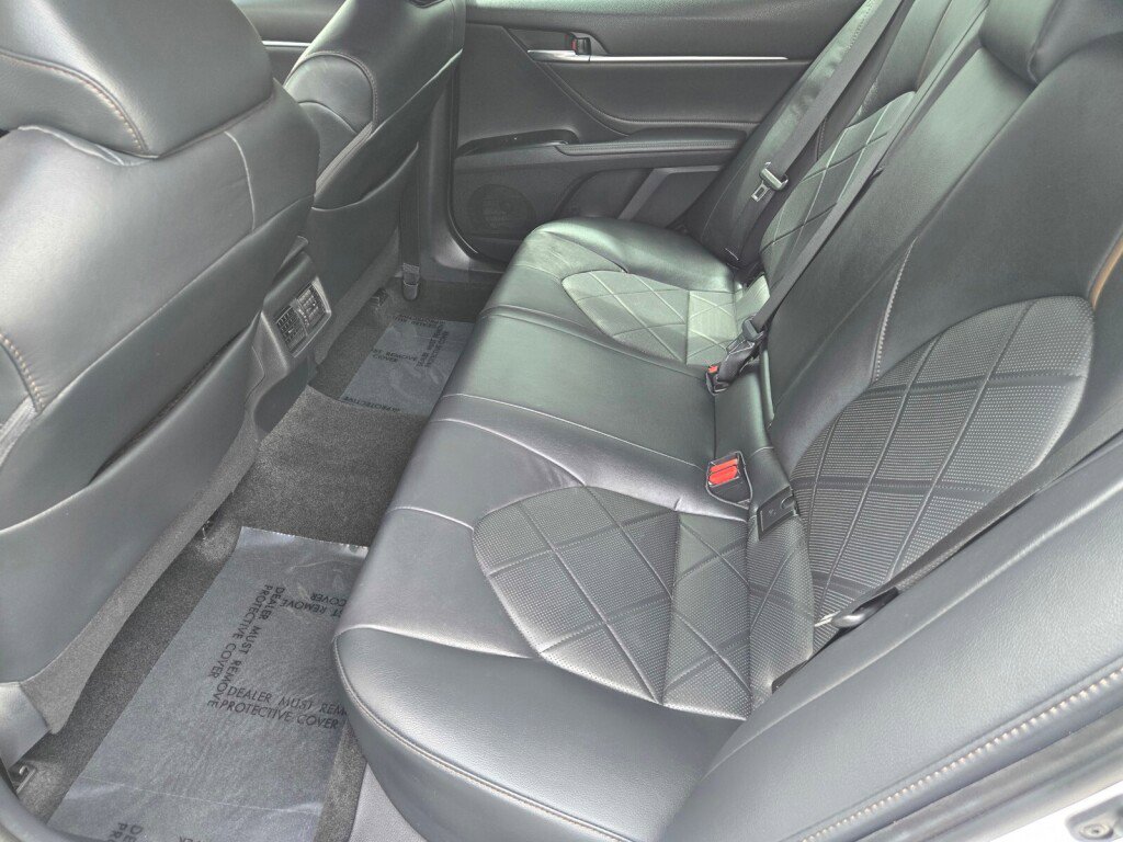 Used 2018 Toyota Camry XLE FWD image 14