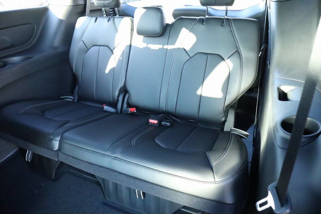 New 2026 Chrysler Pacifica Select FWD image 13