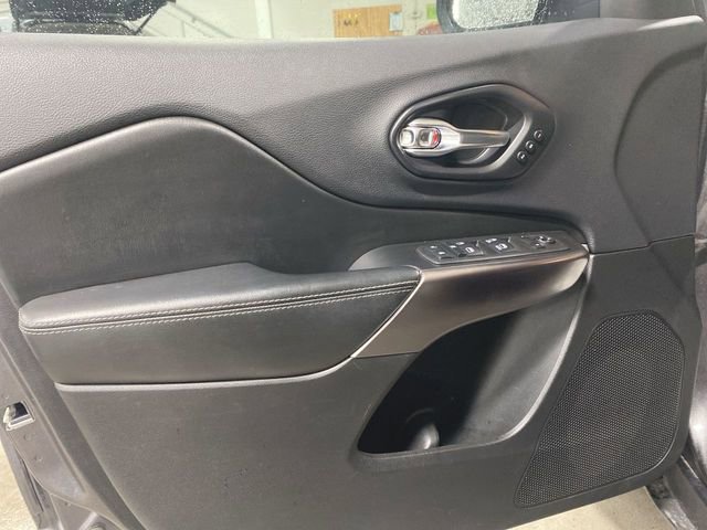 Used 2019 Jeep Cherokee Limited image 21