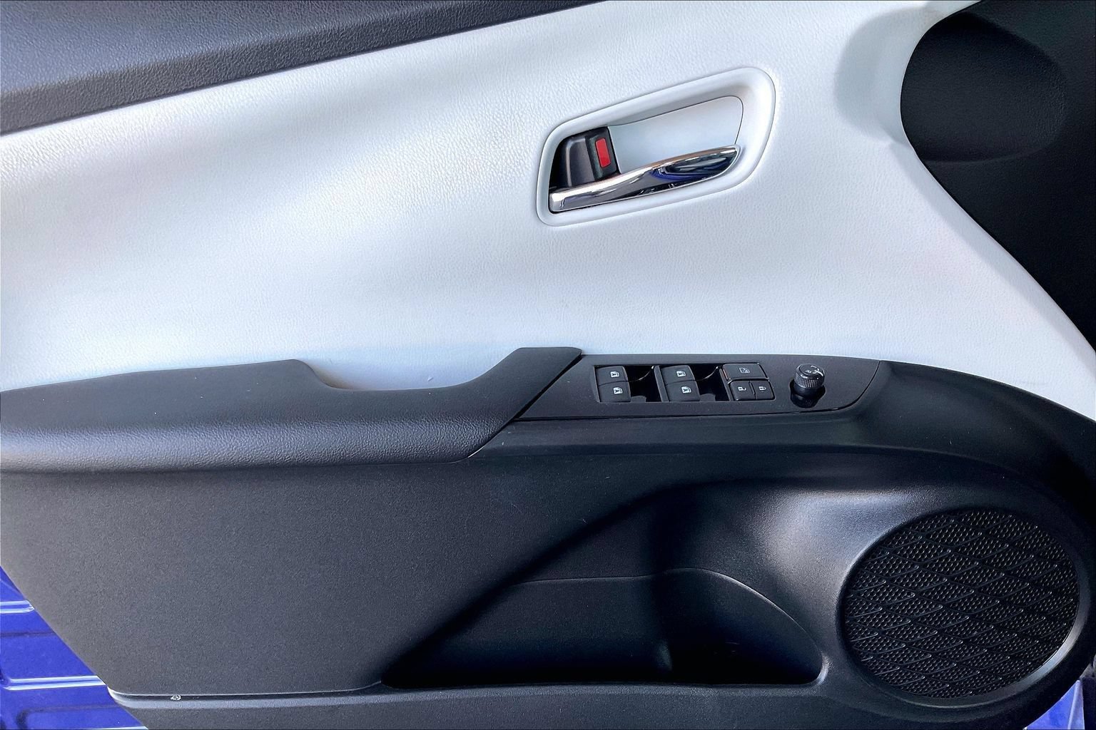 Used 2016 Toyota Prius Two FWD image 17