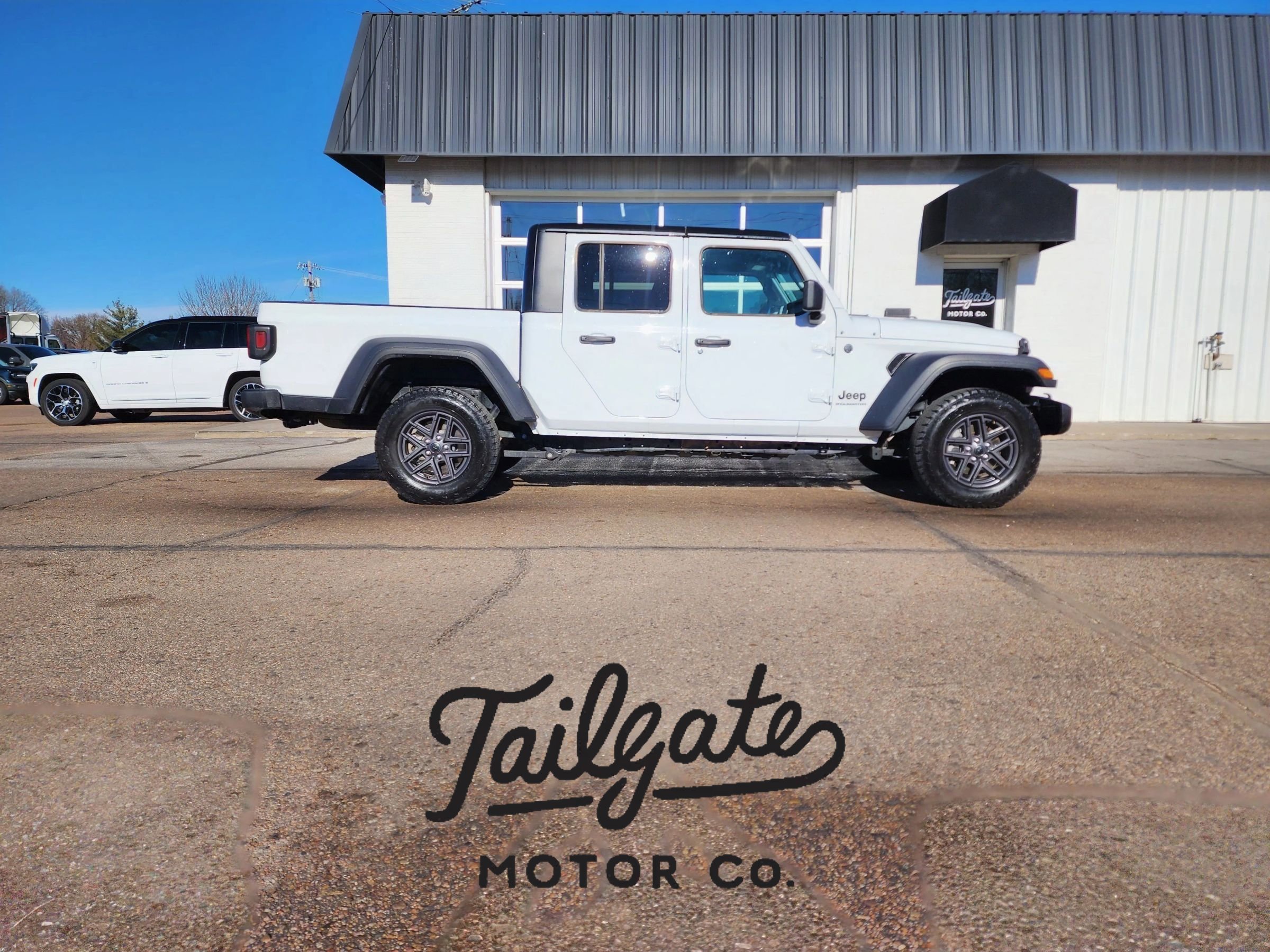 Used 2025 Jeep Gladiator Sport image 1