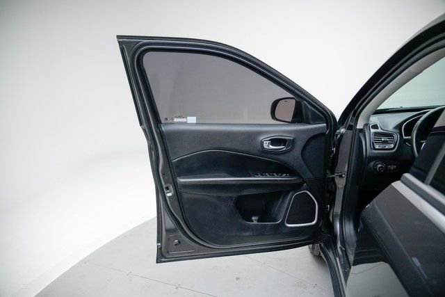 Used 2018 Jeep Compass Limited w/ Navigation Group image 22