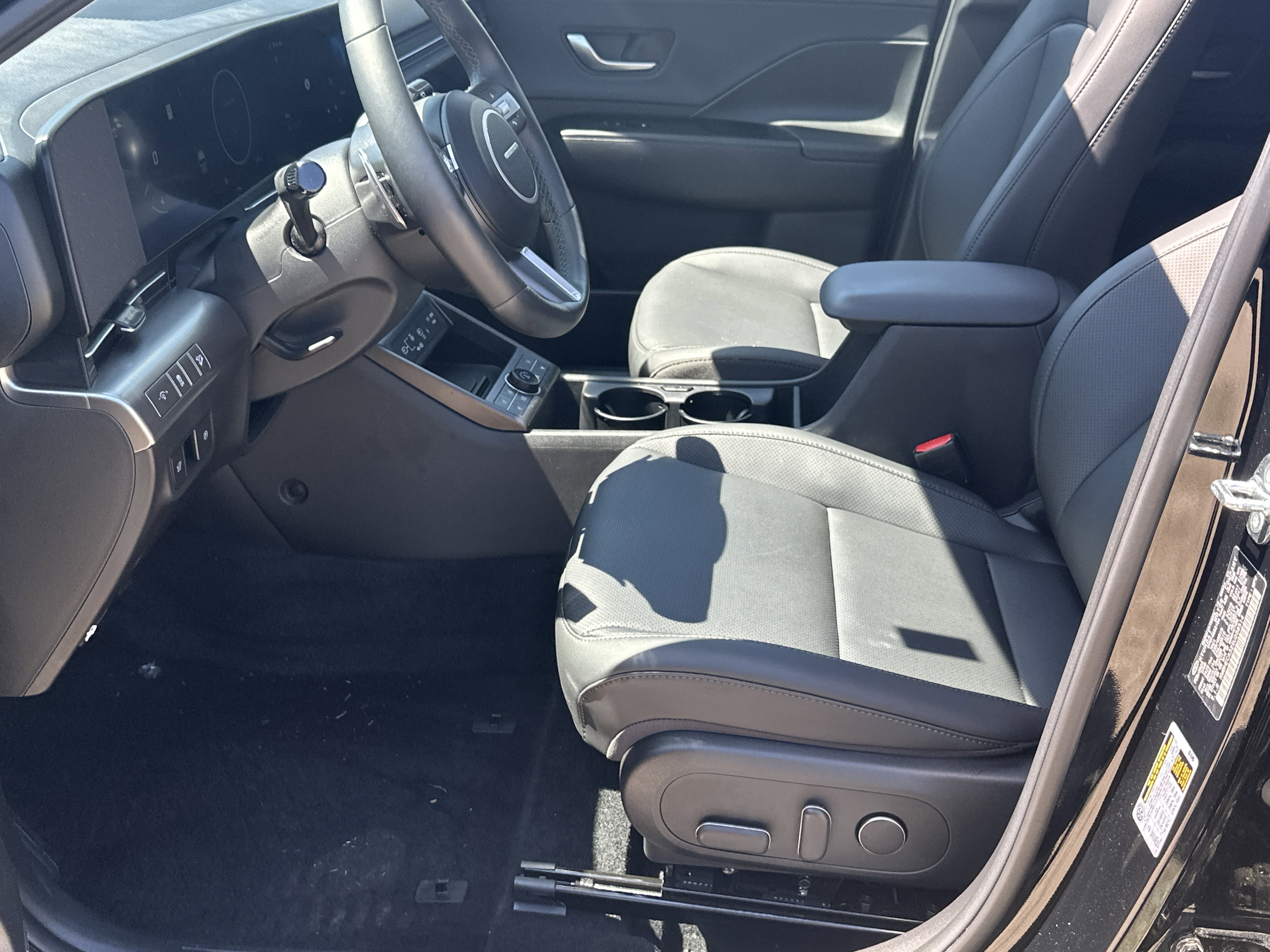 Used 2025 Hyundai Kona Limited image 9