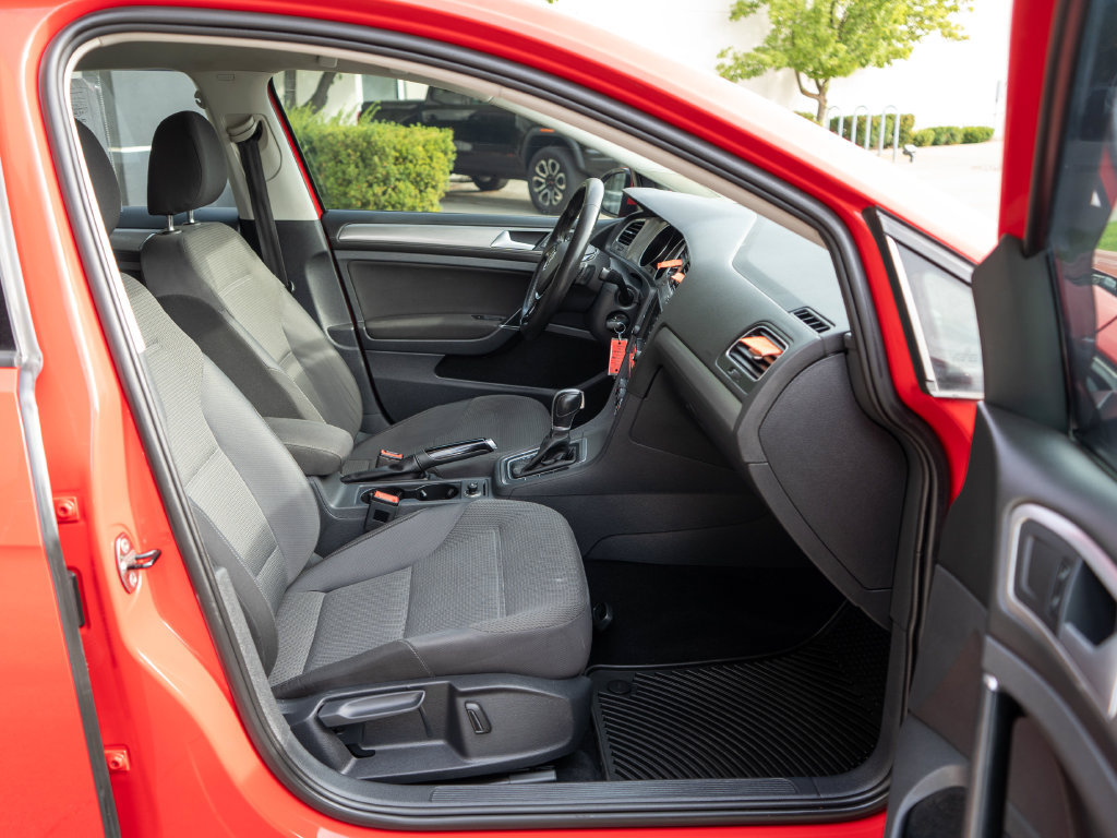 Used 2016 Volkswagen Golf S FWD image 10