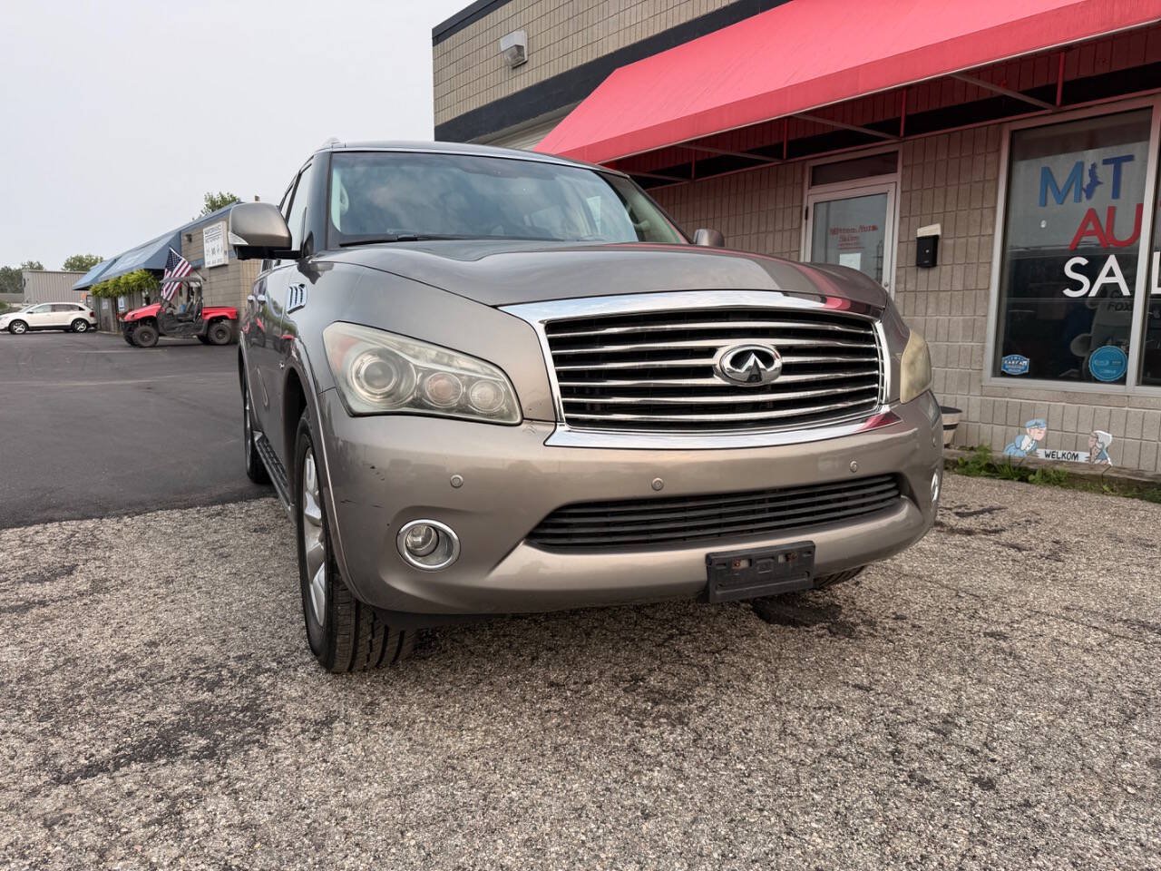 Used 2014 INFINITI QX80 4WD w/ Theater Package image 3