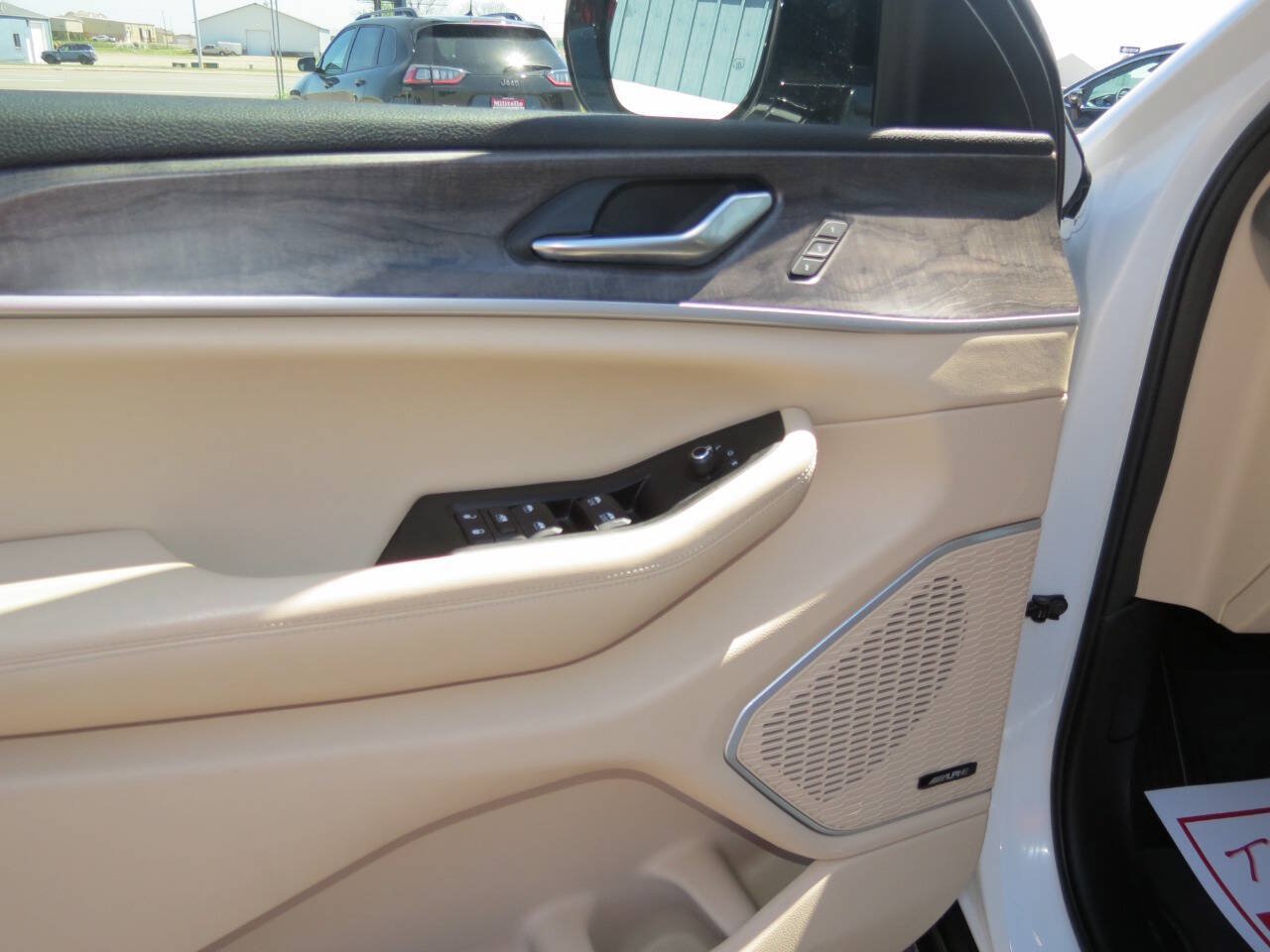 Used 2022 Jeep Grand Cherokee Limited AWD/4WD image 8