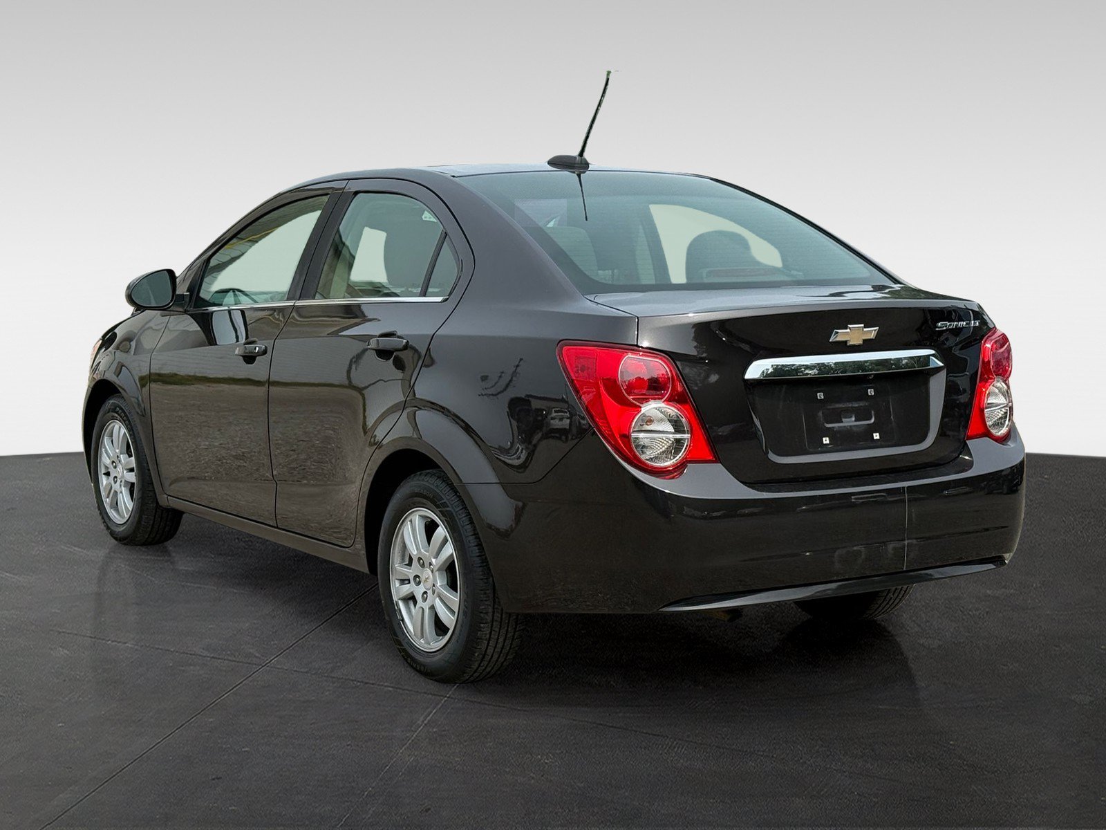 Used 2016 Chevrolet Sonic LT w/ Driver Confidence Package FWD image 7