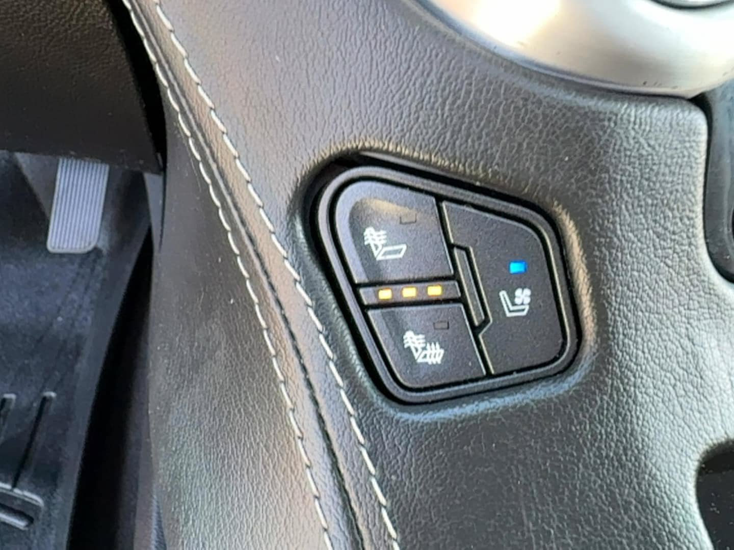 Used 2018 GMC Yukon XL SLT AWD/4WD image 35