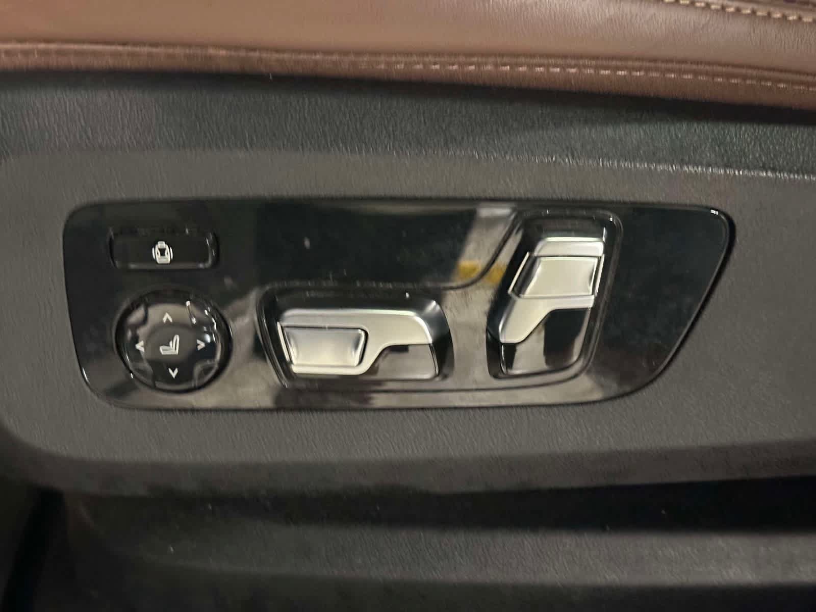 Used 2025 BMW X6 xDrive40i w/ Climate Comfort Package AWD/4WD image 22