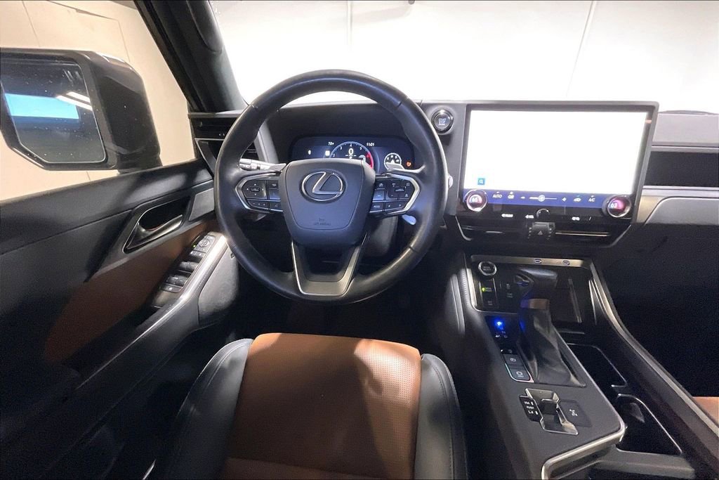 Used 2024 Lexus GX 550 w/ Accessory Package (Z1) image 7