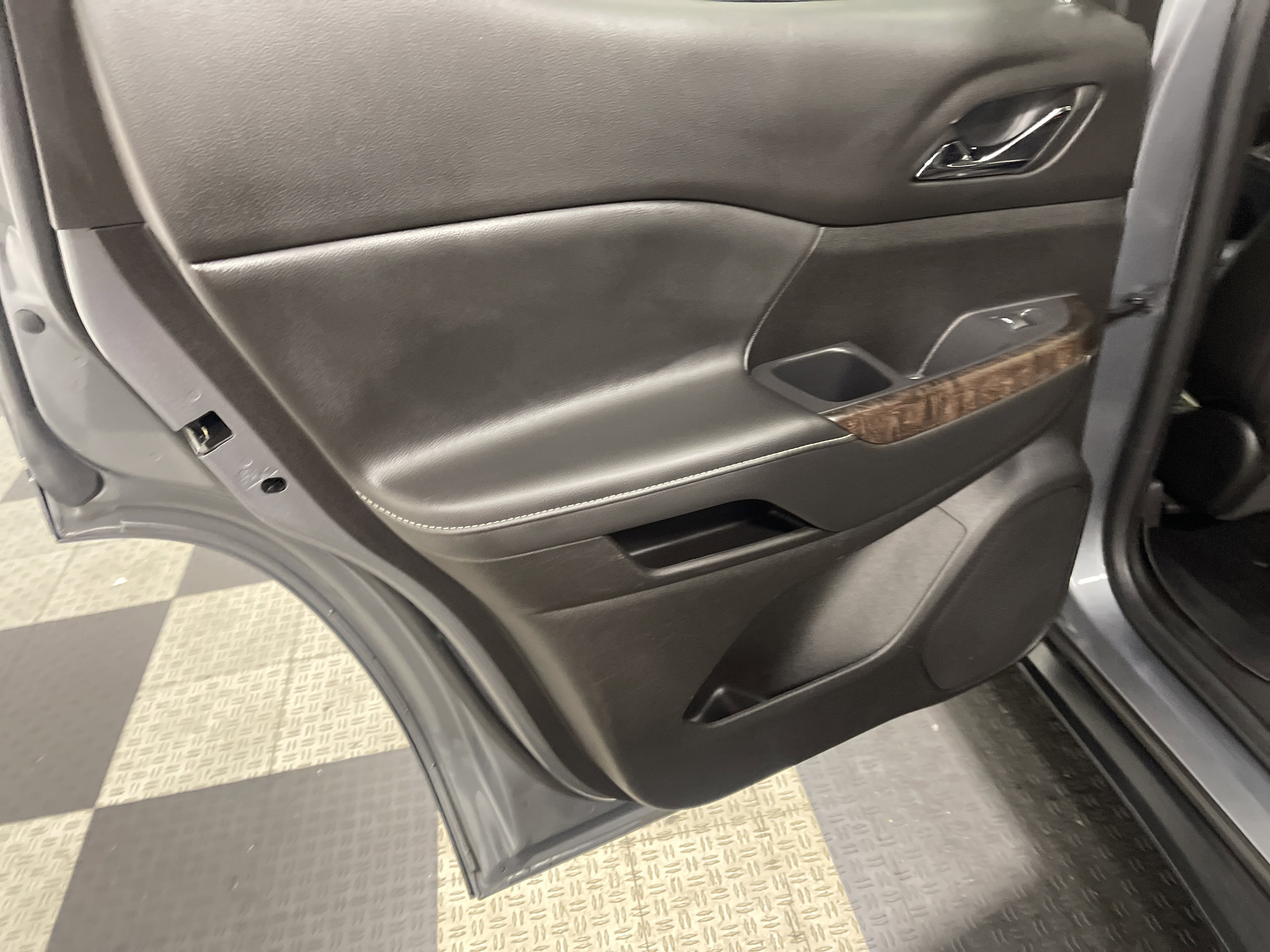 Used 2022 GMC Acadia Denali w/ Denali Ultimate Package image 15