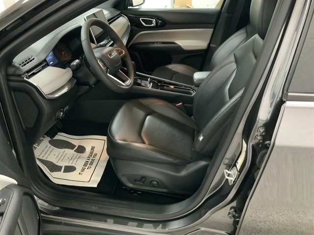 Used 2024 Jeep Compass Limited image 15