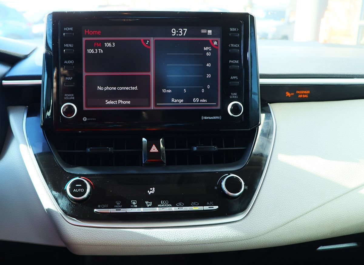 Used 2022 Toyota Corolla LE FWD image 46