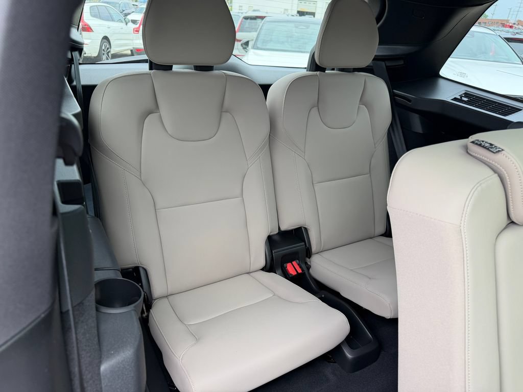 New 2026 Volvo XC90 B6 Plus w/ Protection Package Premier AWD/4WD image 12