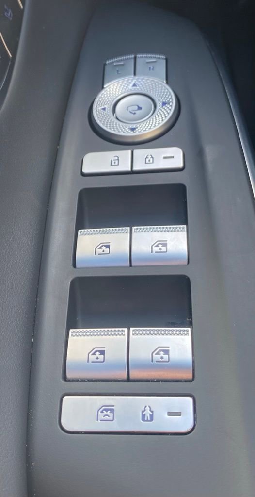 Certified 2025 Genesis GV70 3.5T Sport w/ Sport Prestige Package image 29