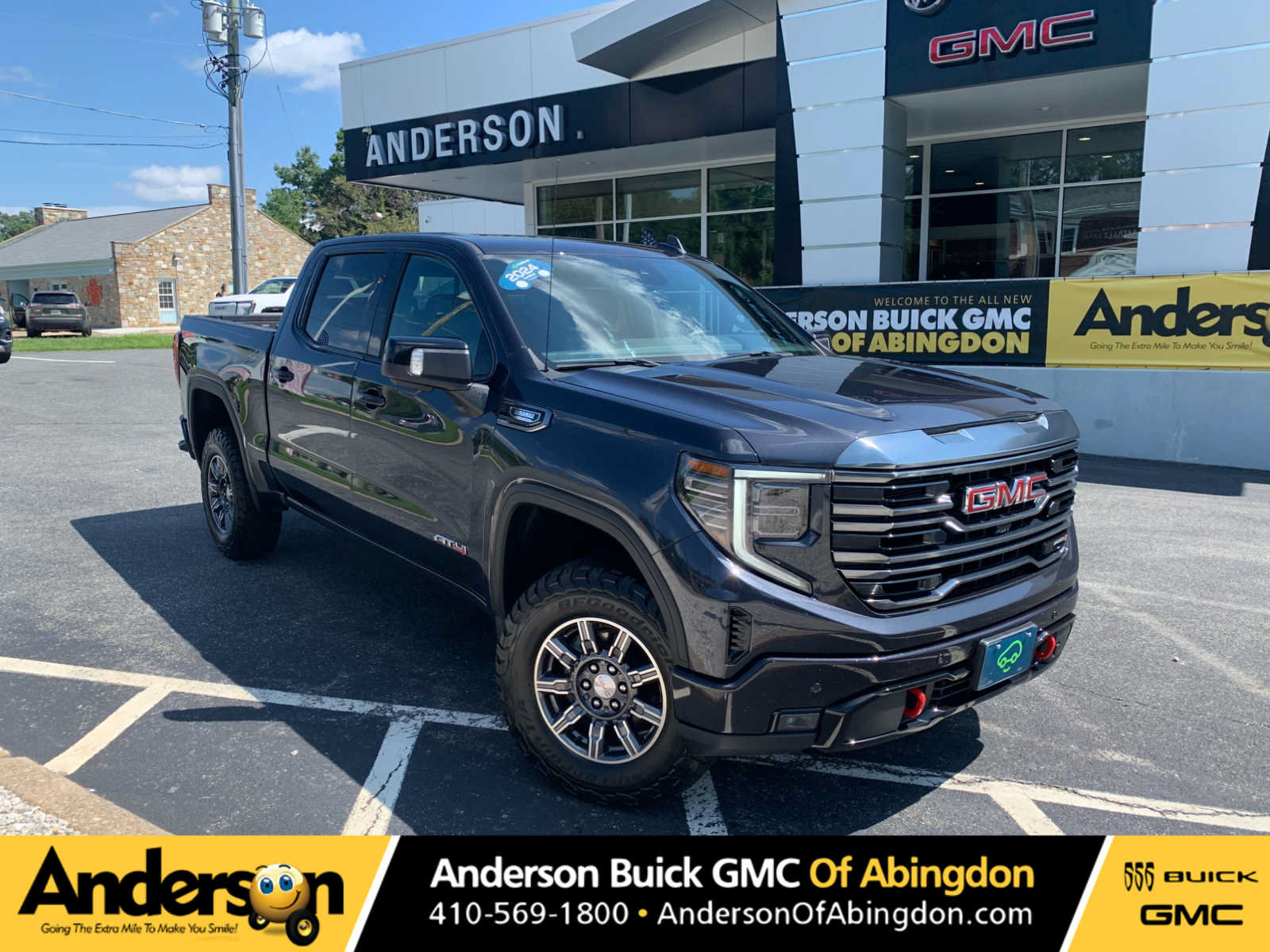 Used 2024 GMC Sierra 1500 AT4 w/ AT4 Preferred Package AWD/4WD image 1