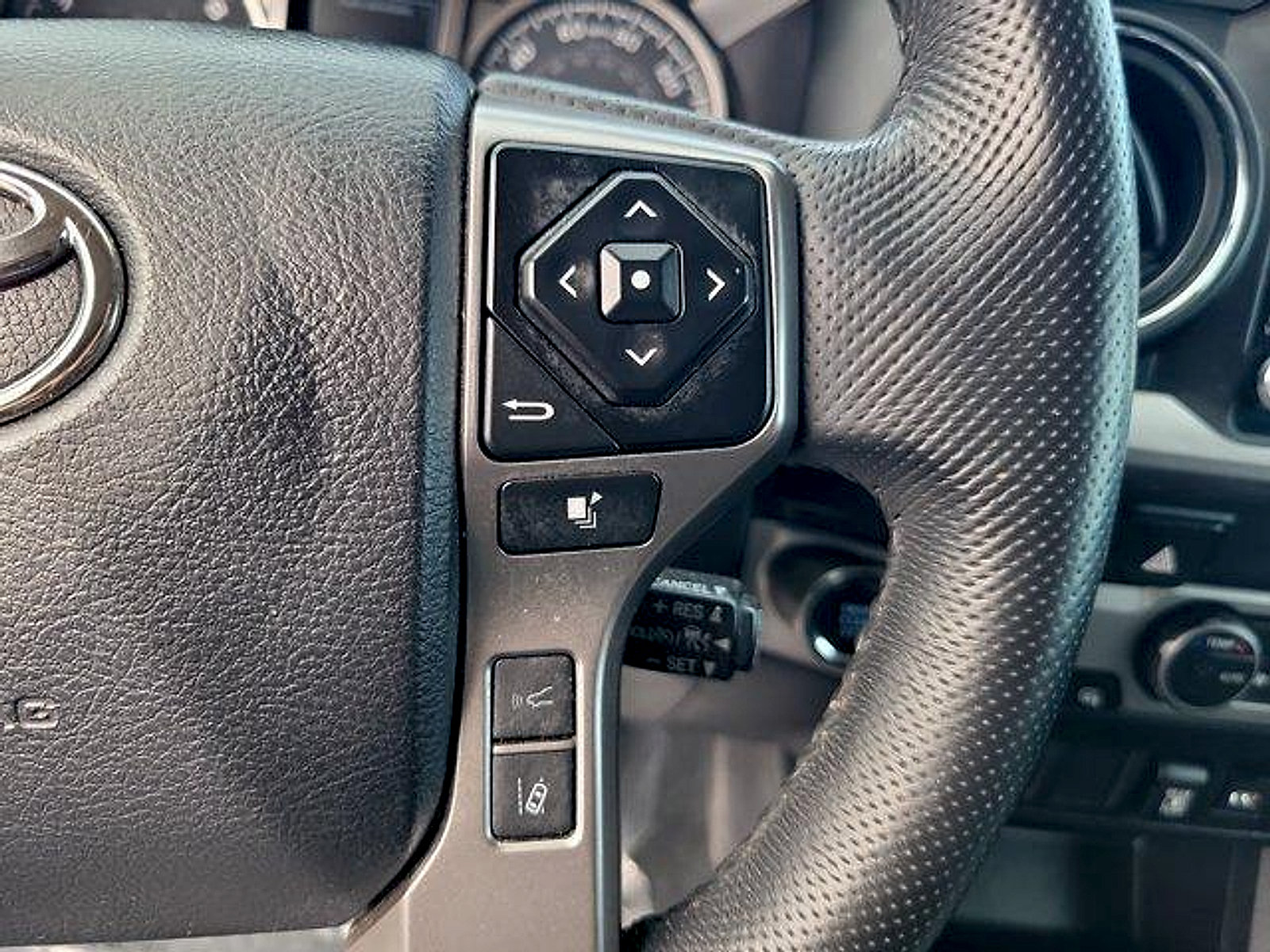 Used 2023 Toyota Tacoma SR5 RWD image 30