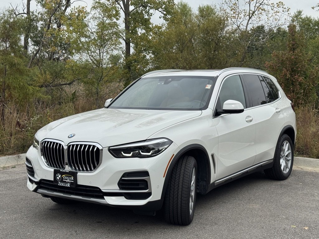 Used 2023 BMW X5 xDrive40i w/ Premium Package image 3
