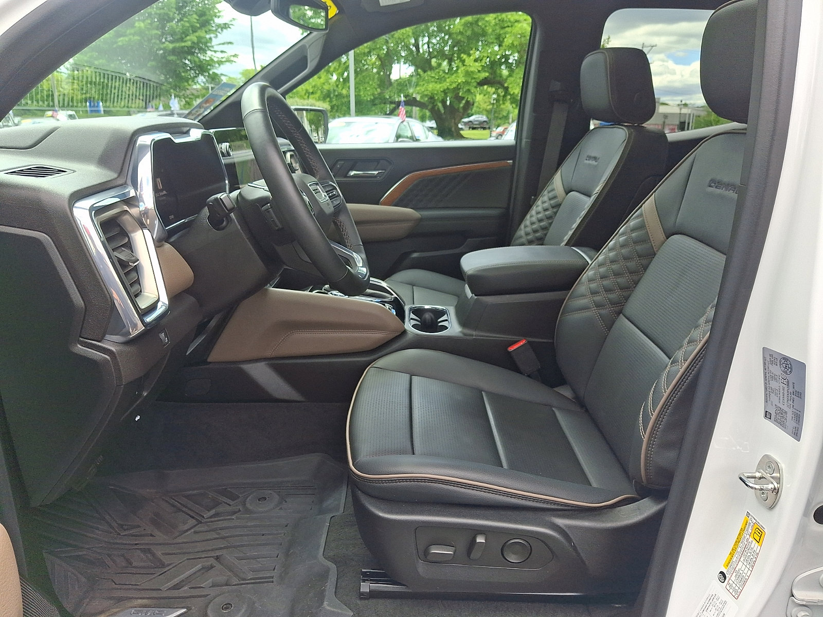 Used 2023 GMC Canyon Denali AWD/4WD image 13