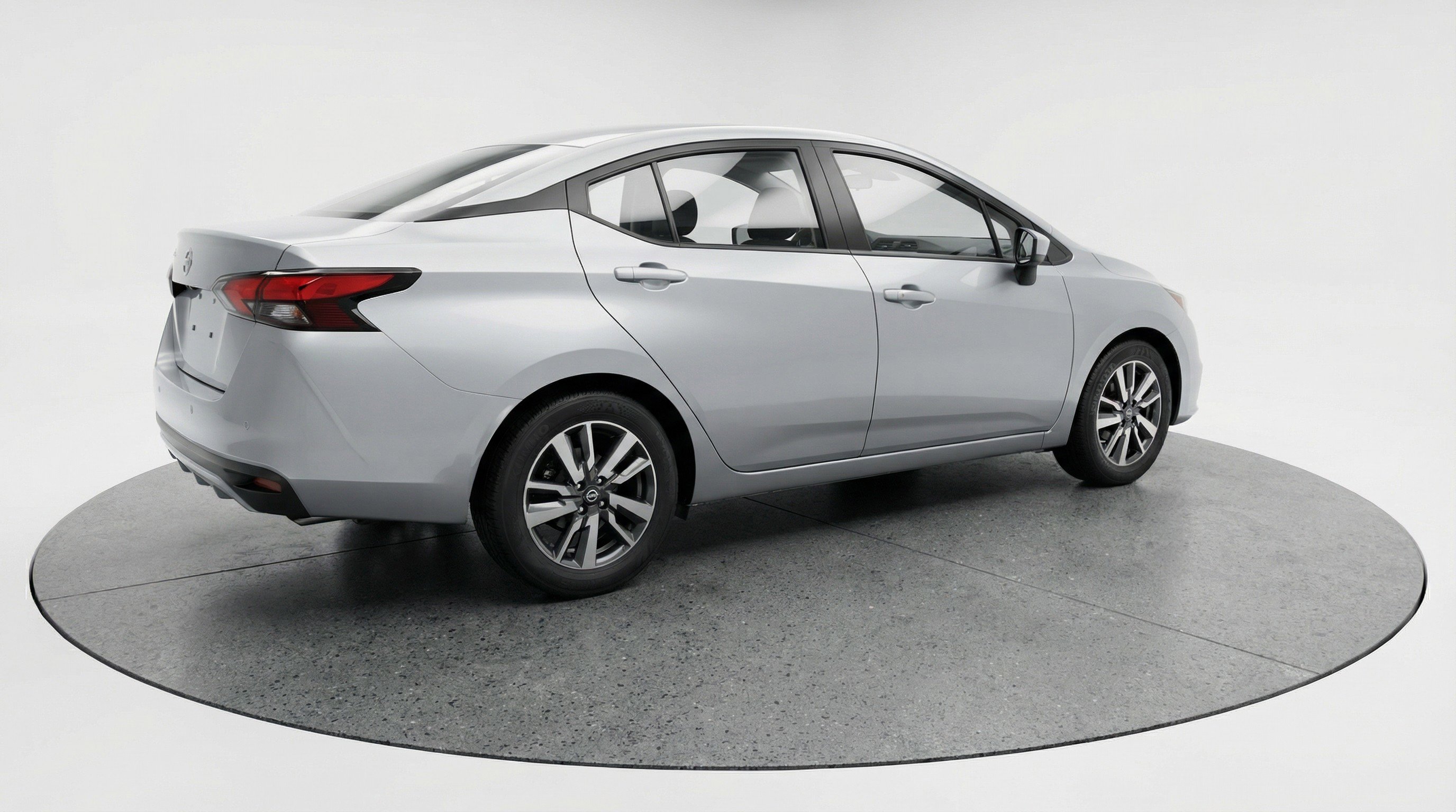 Used 2025 Nissan Versa SV image 9