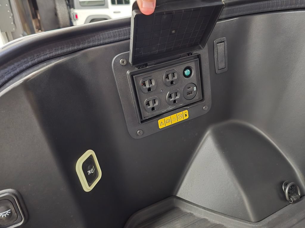 Used 2023 Ford F150 Lightning Lariat AWD/4WD image 22