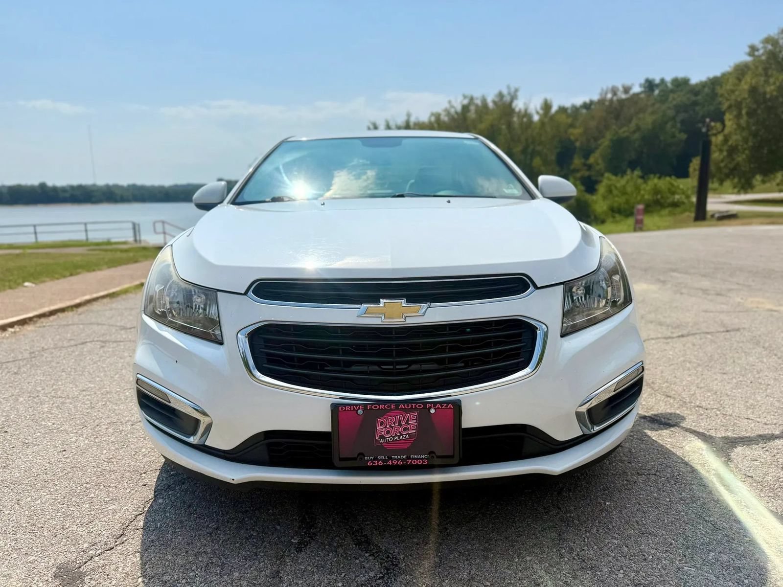 Used 2015 Chevrolet Cruze LT FWD image 2