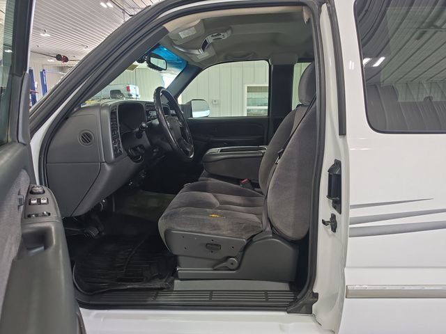 Used 2003 GMC Sierra 2500 SLE w/ Snow Plow Prep Package AWD/4WD image 19