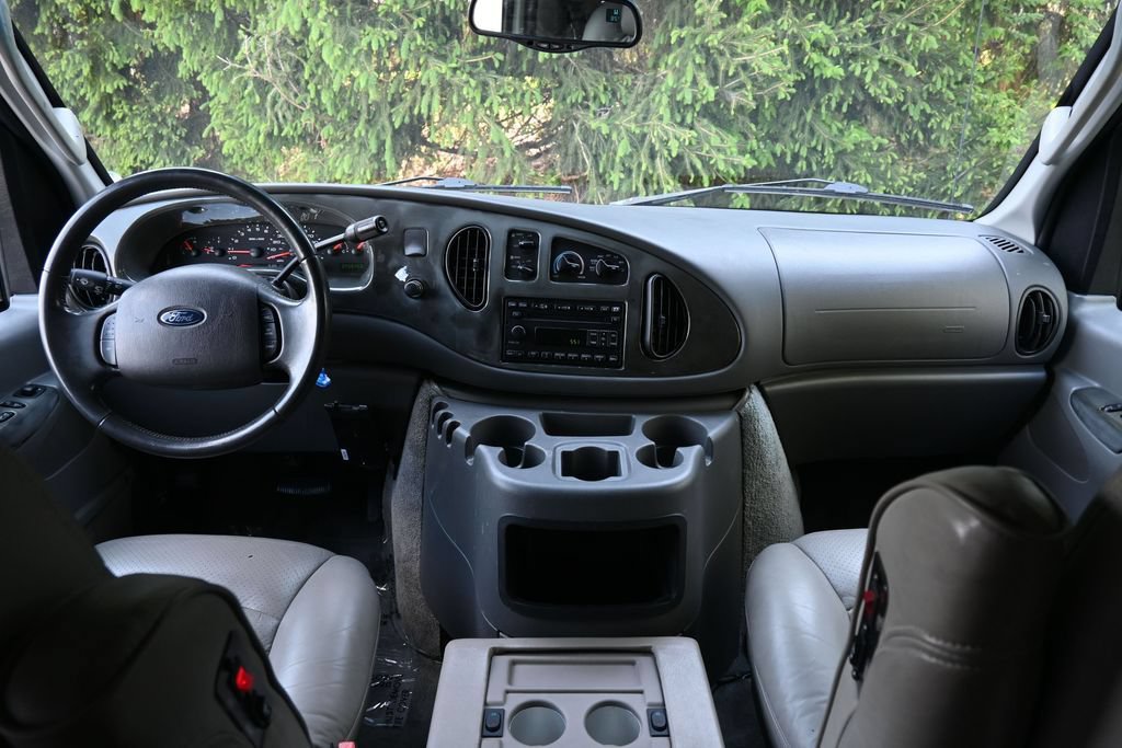 Used 2006 Ford E-150 and Econoline 150 RWD image 24