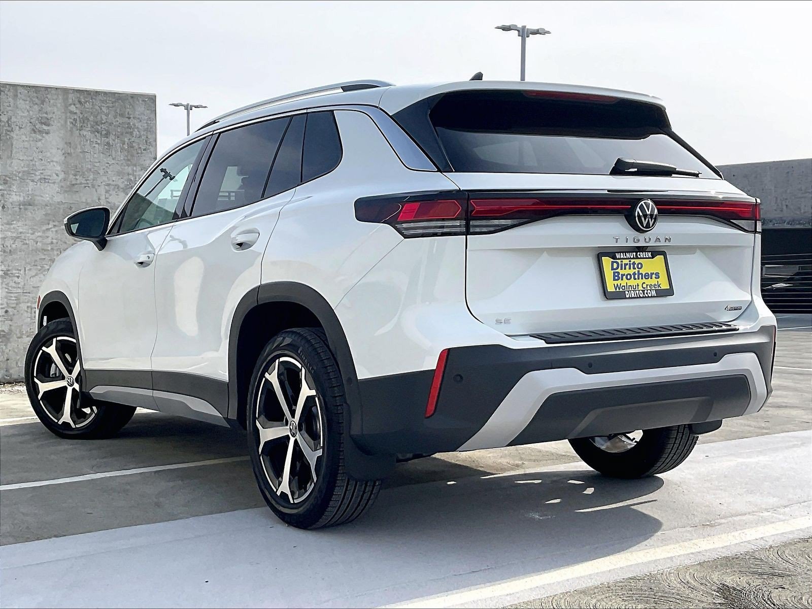 New 2026 Volkswagen Tiguan SE FWD image 2