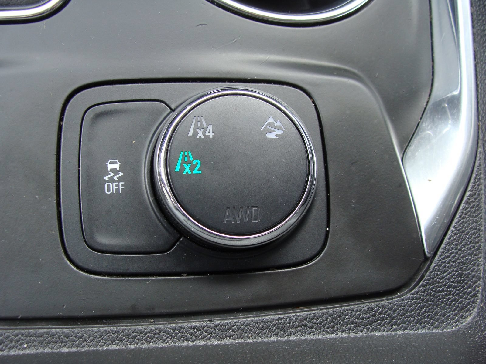 Used 2020 Chevrolet Traverse LT AWD/4WD image 28