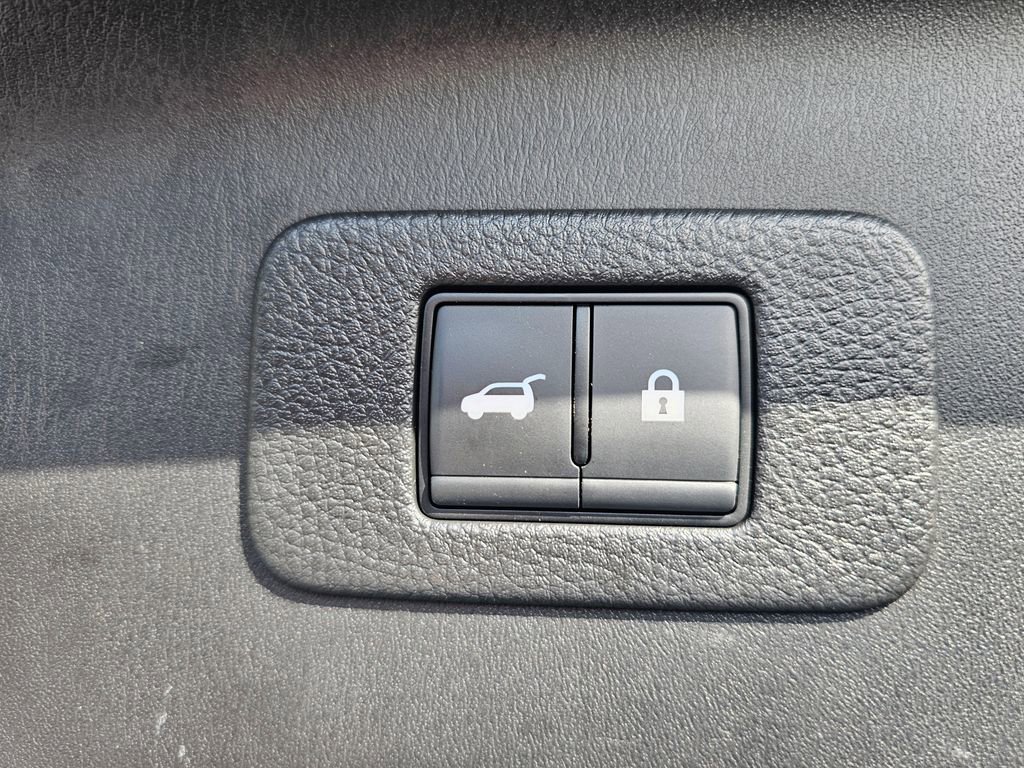 Used 2024 Nissan Armada SL w/ Captain's Chairs Package RWD image 11