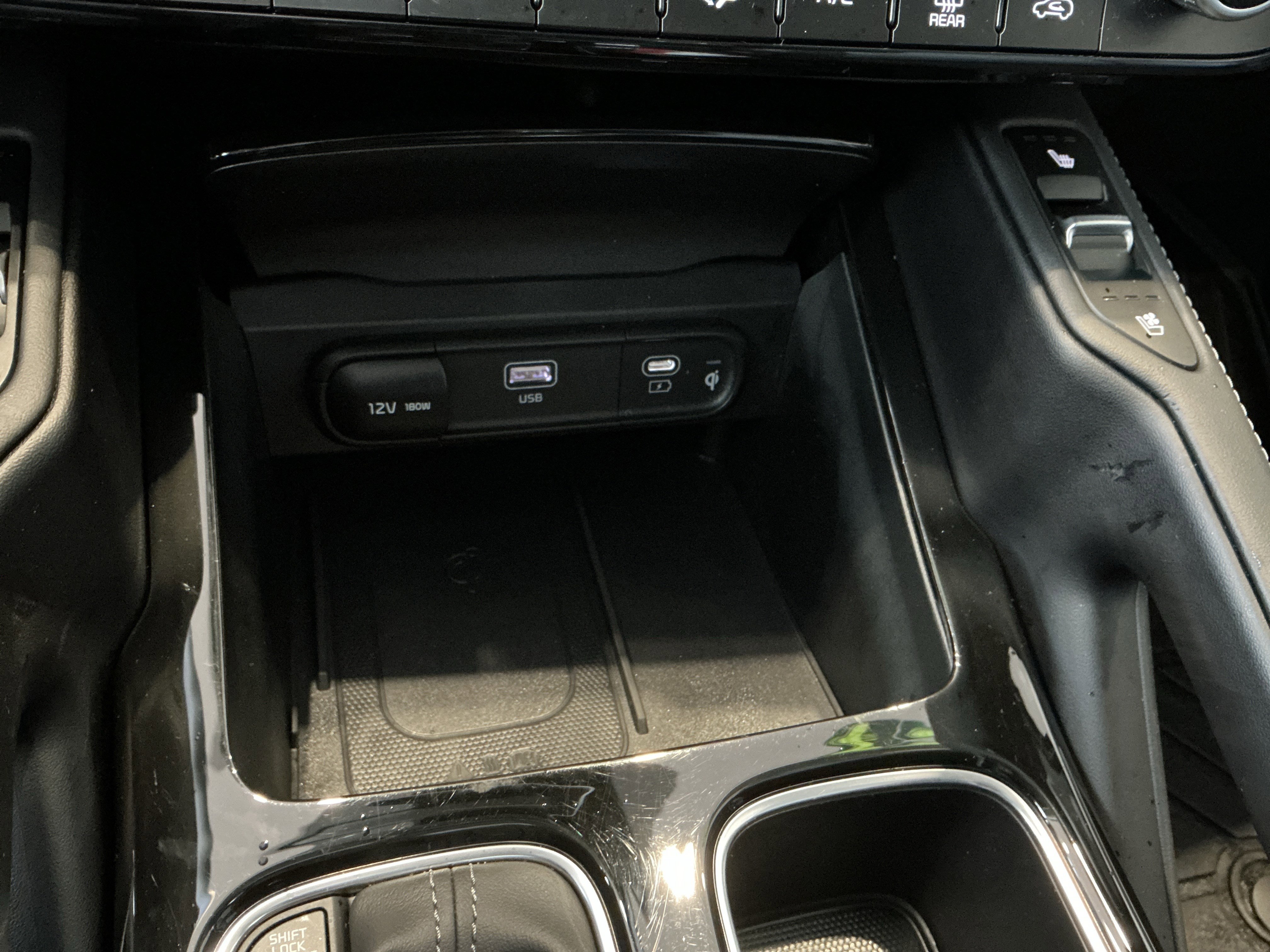 Used 2024 Kia Telluride EX w/ EX Captain's Chair Package image 32