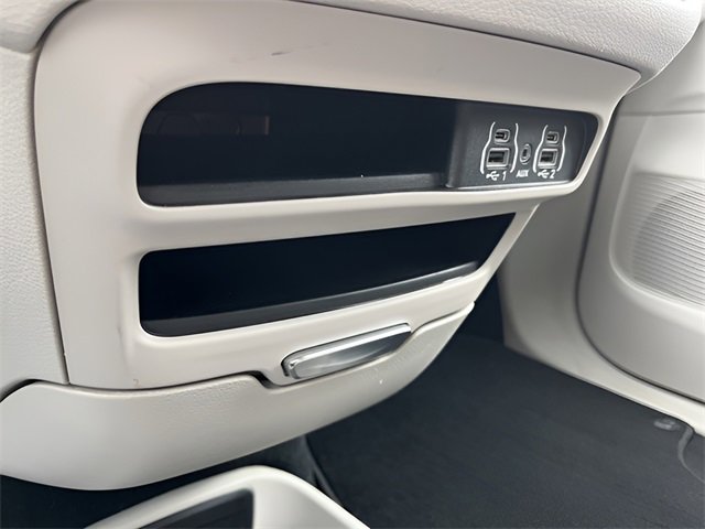 Used 2024 Chrysler Pacifica Touring-L image 46