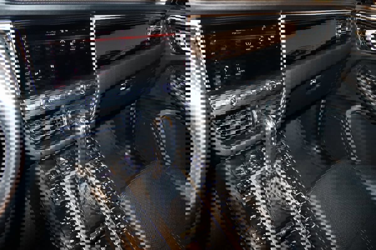 Used 2020 Porsche Macan image 58