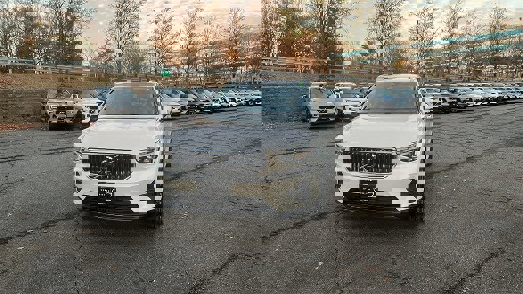 Certified 2025 Volvo XC40 B5 Core