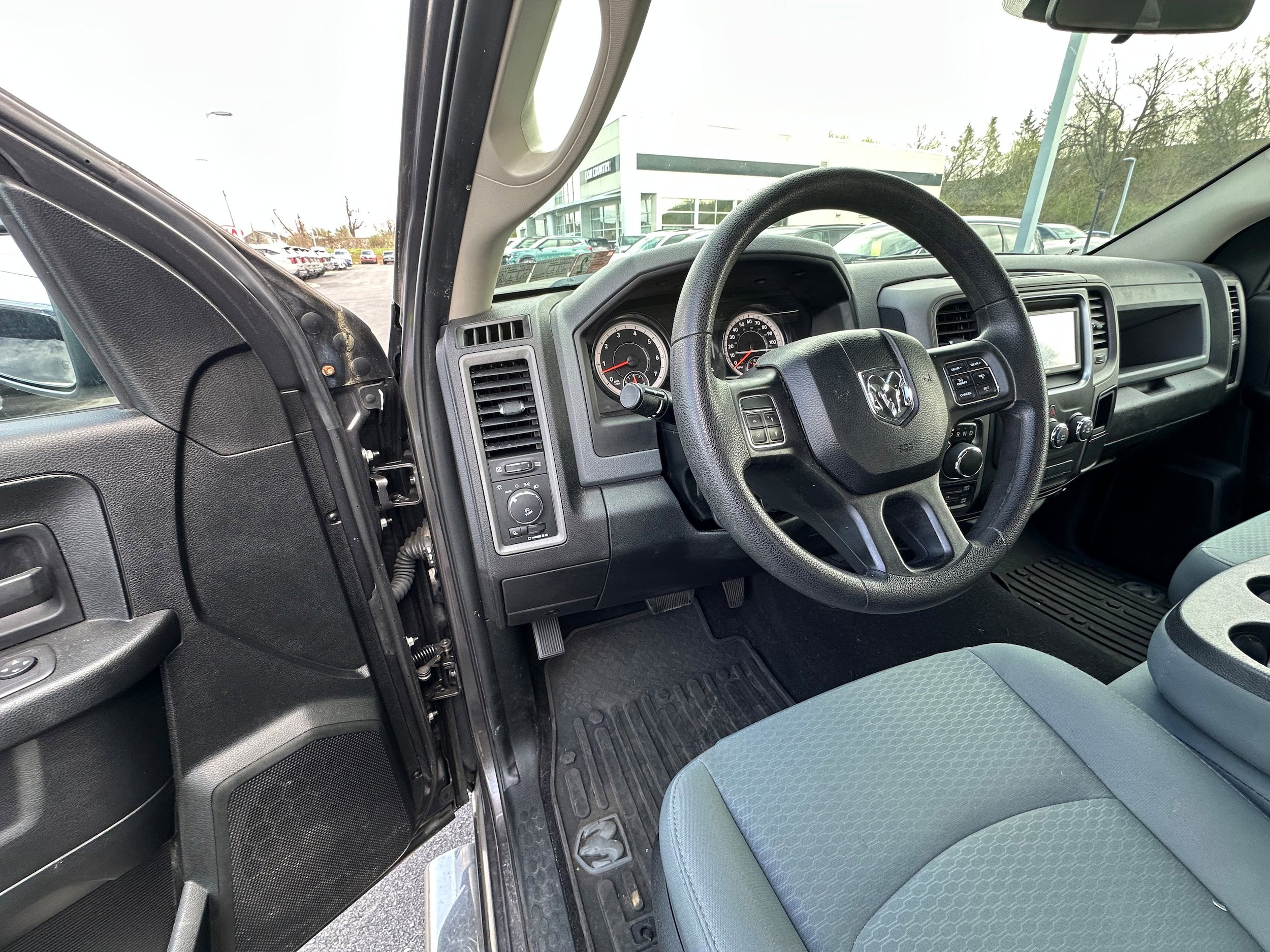Used 2017 RAM 1500 Express image 21