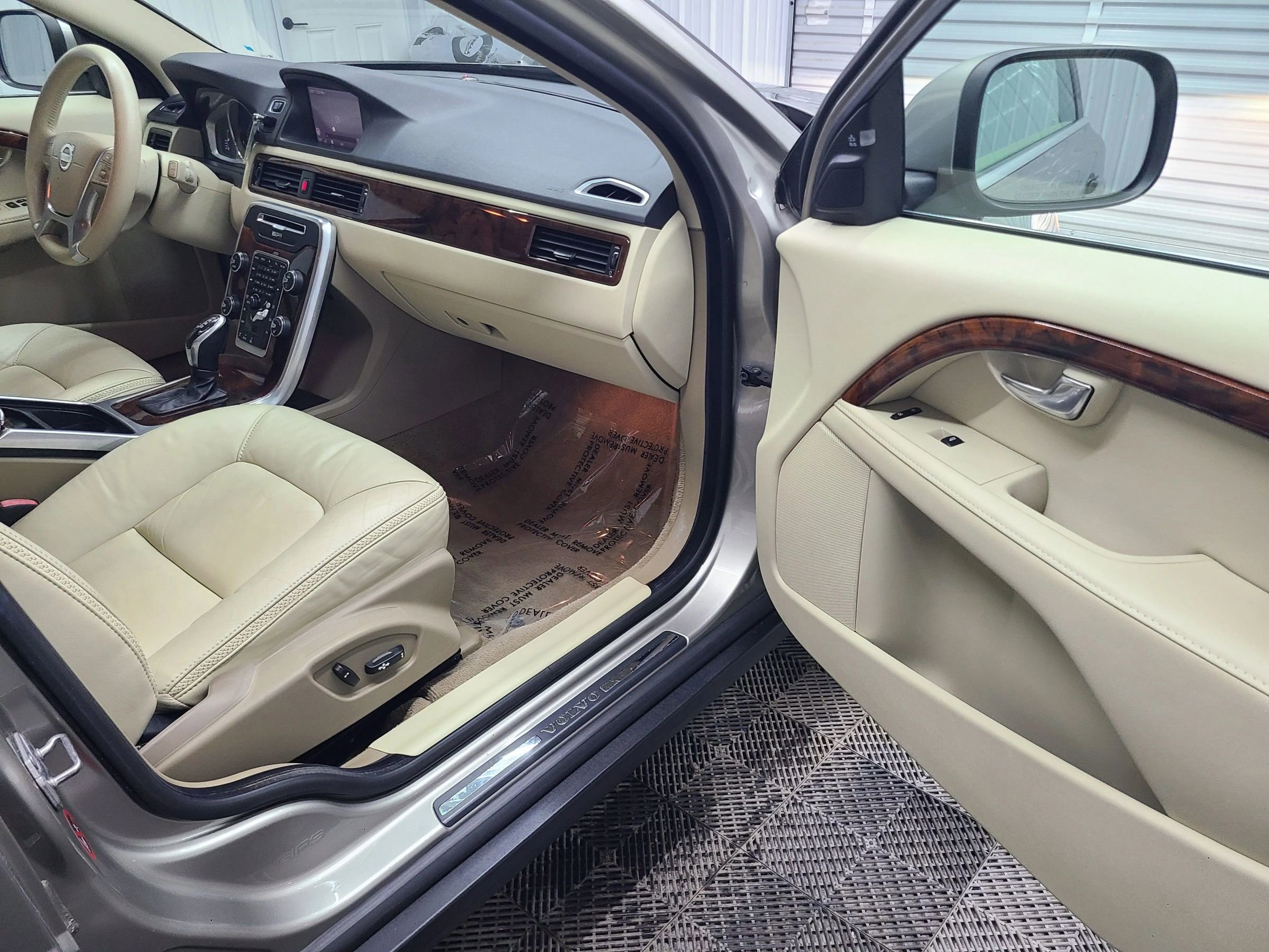 Used 2015 Volvo XC70 T5 Platinum image 40