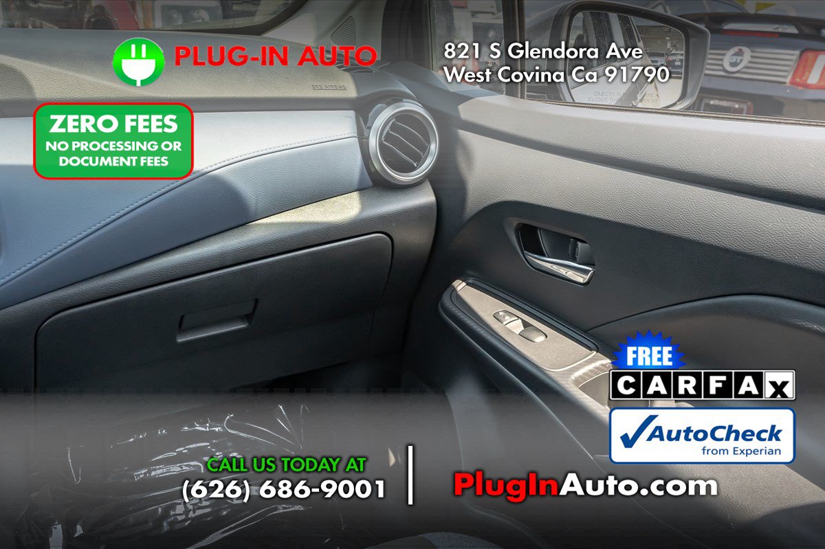 Used 2024 Nissan Versa SV w/ Trunk Package FWD image 16