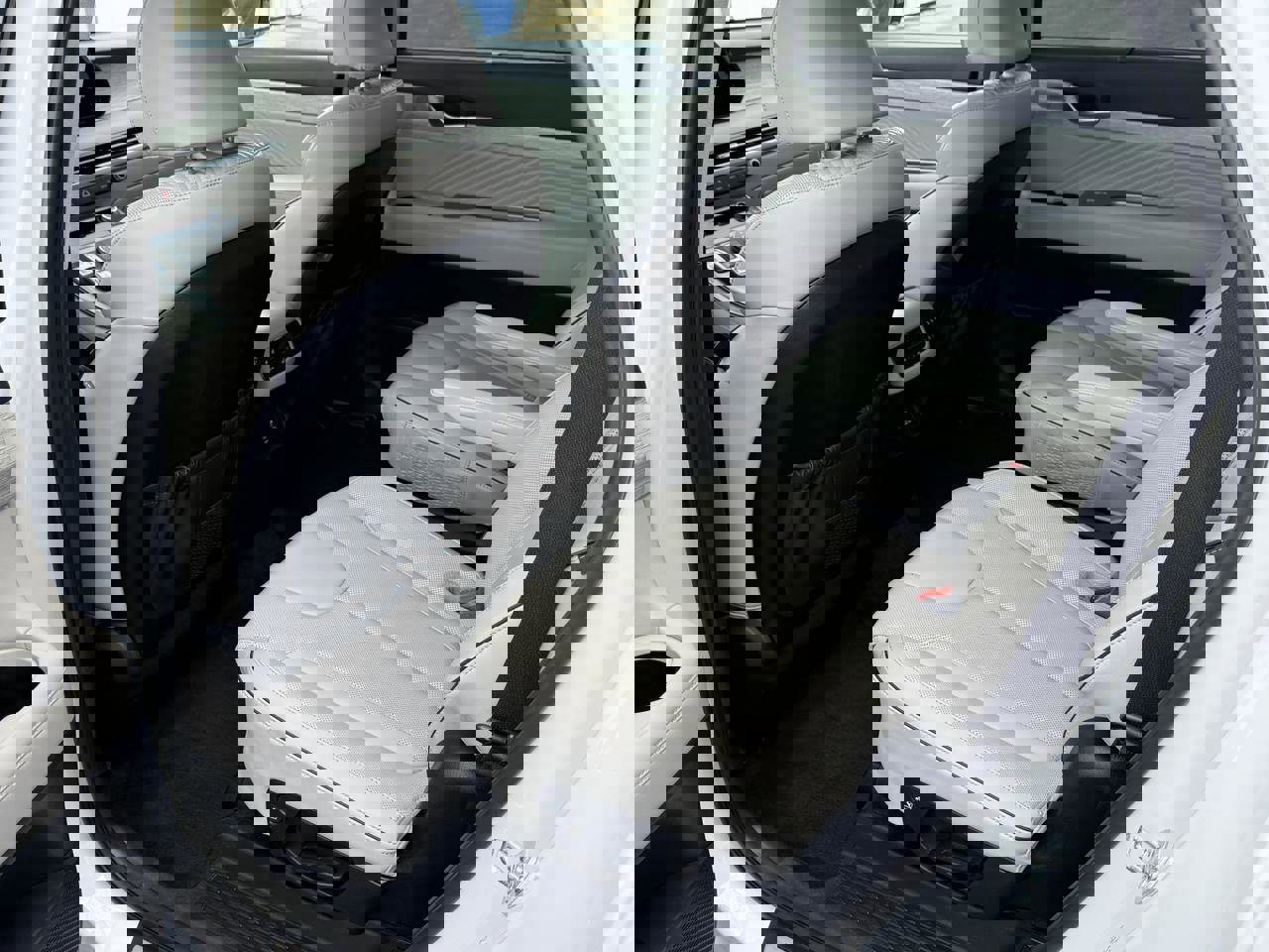 Used 2024 Hyundai Palisade Calligraphy image 18