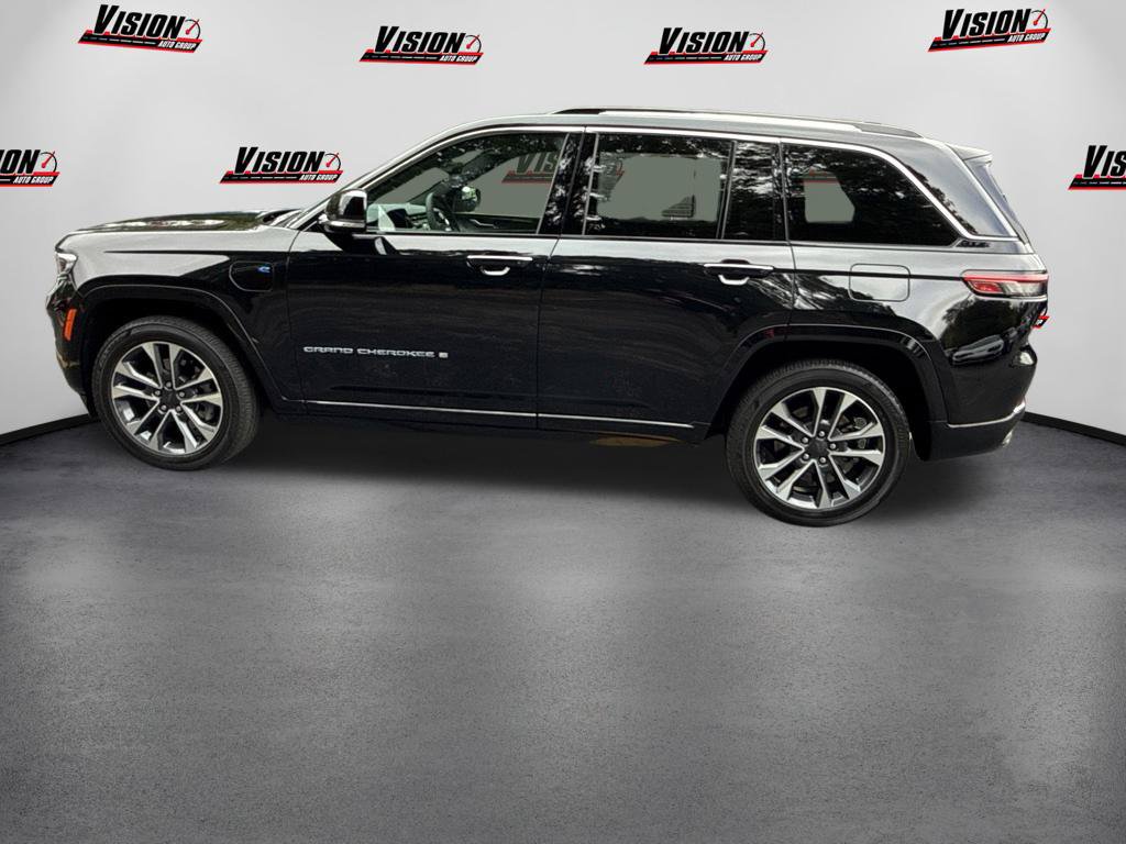 Used 2023 Jeep Grand Cherokee Overland w/ Luxury Tech Group IV AWD/4WD image 9