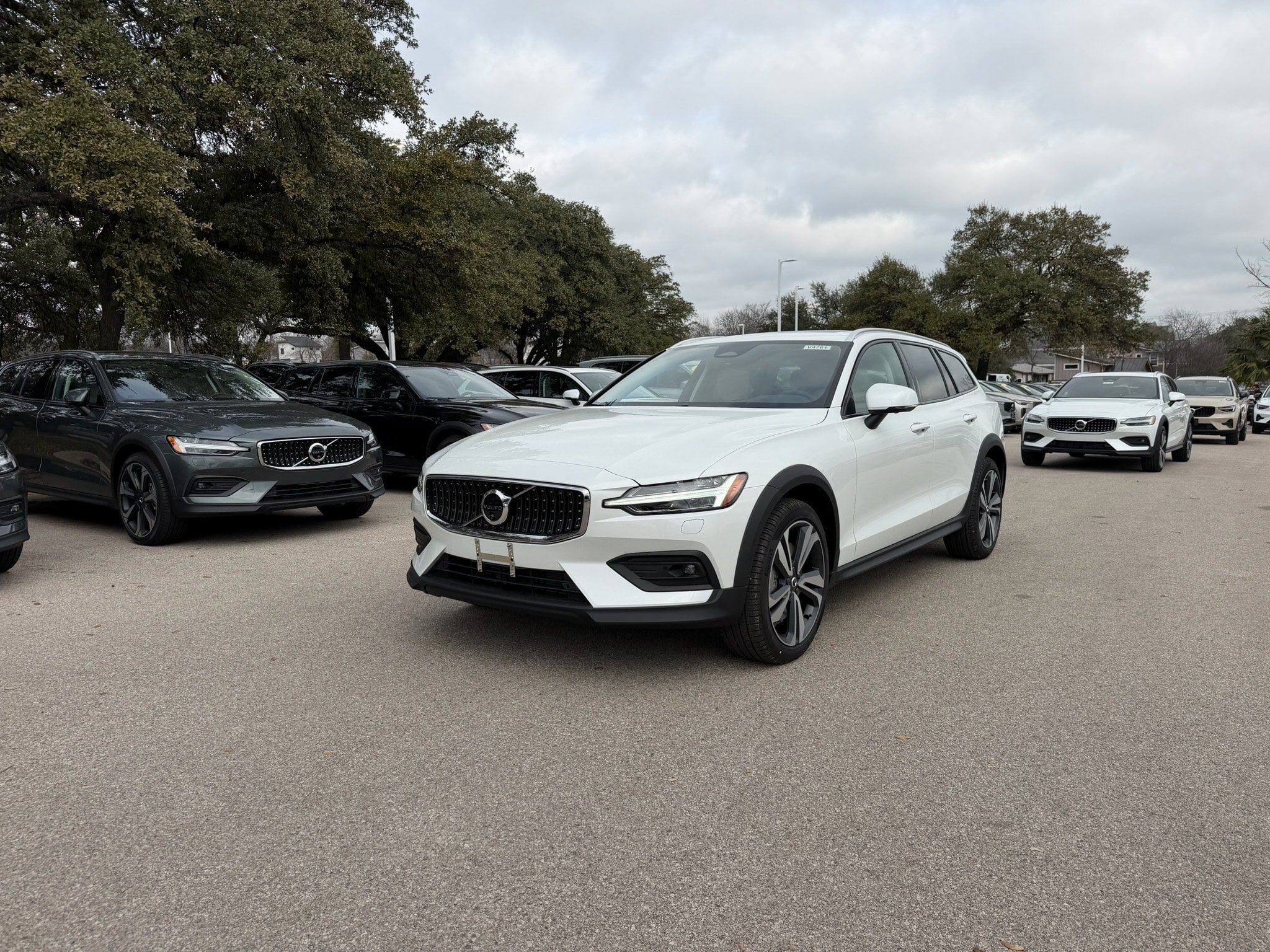 New 2026 Volvo V60 B5 Cross Country Plus w/ Protection Package Premier AWD/4WD image 2