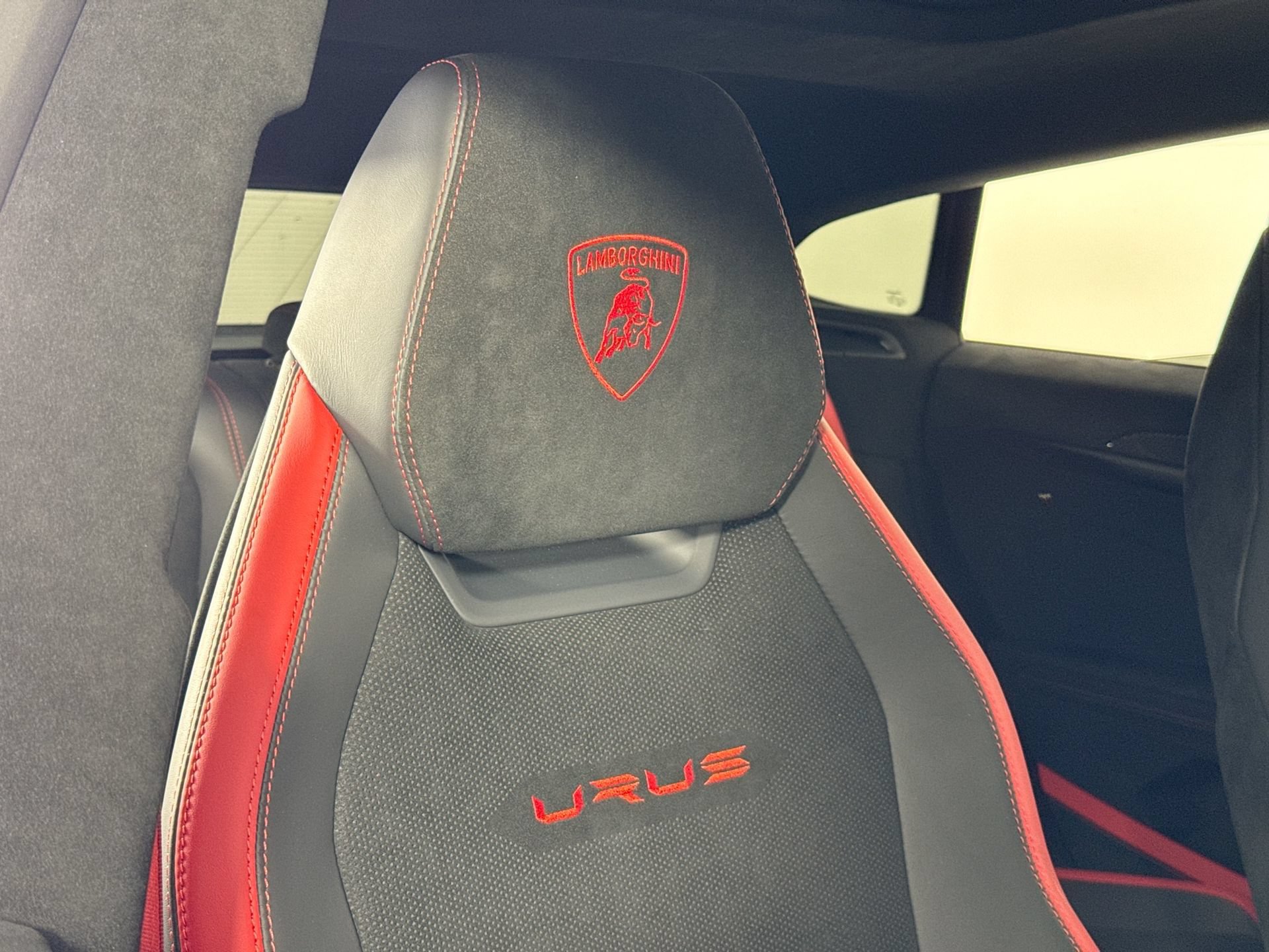 Used 2024 Lamborghini Urus Performante AWD/4WD image 25