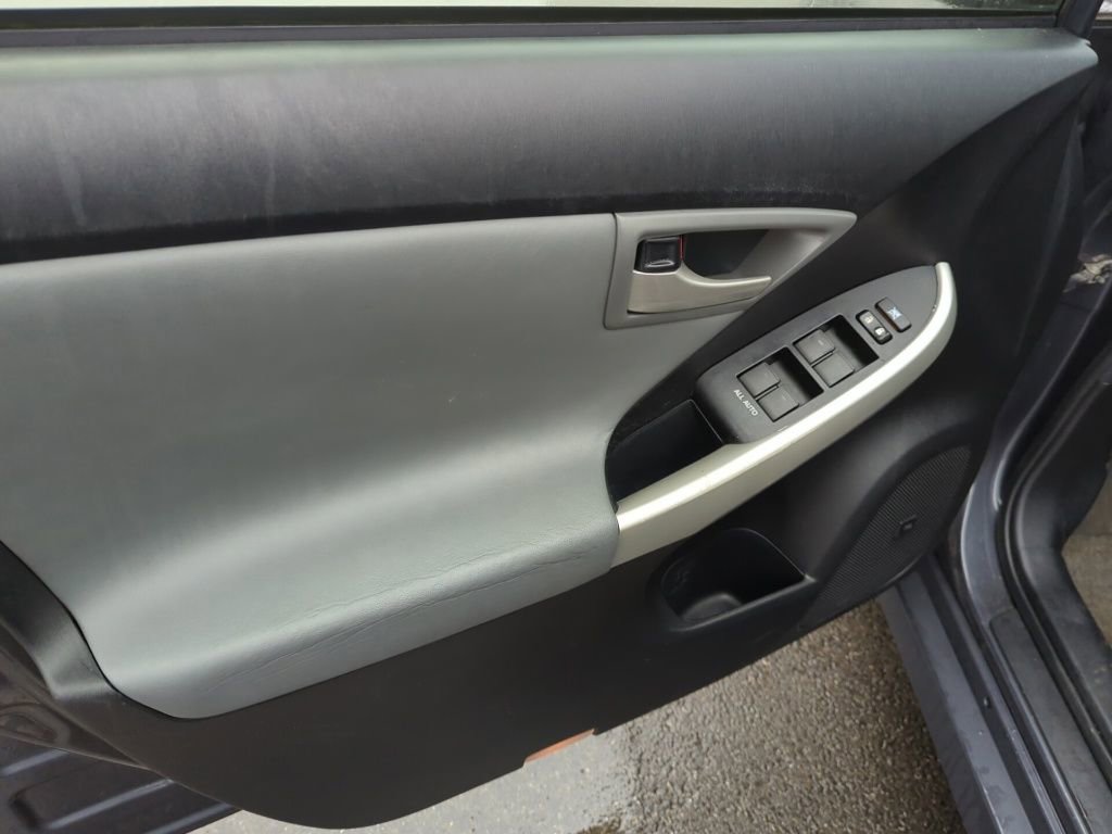 Used 2015 Toyota Prius Four image 8