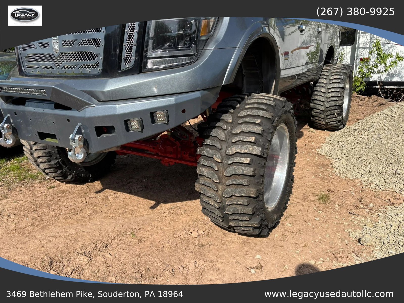 Used 2017 Nissan Titan SV AWD/4WD image 3