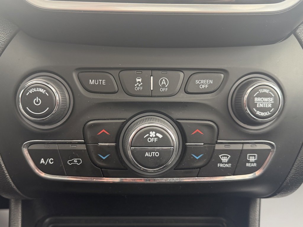 Used 2021 Jeep Cherokee Limited image 33