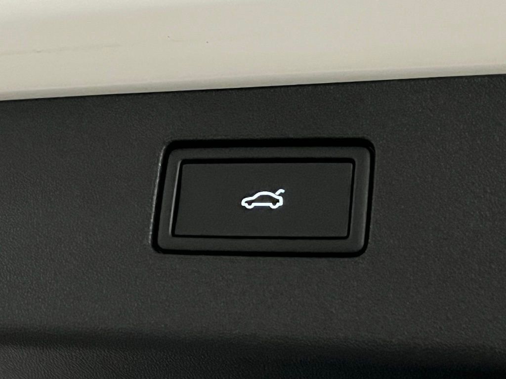 Certified 2025 Volkswagen Tiguan SEL R-Line image 39