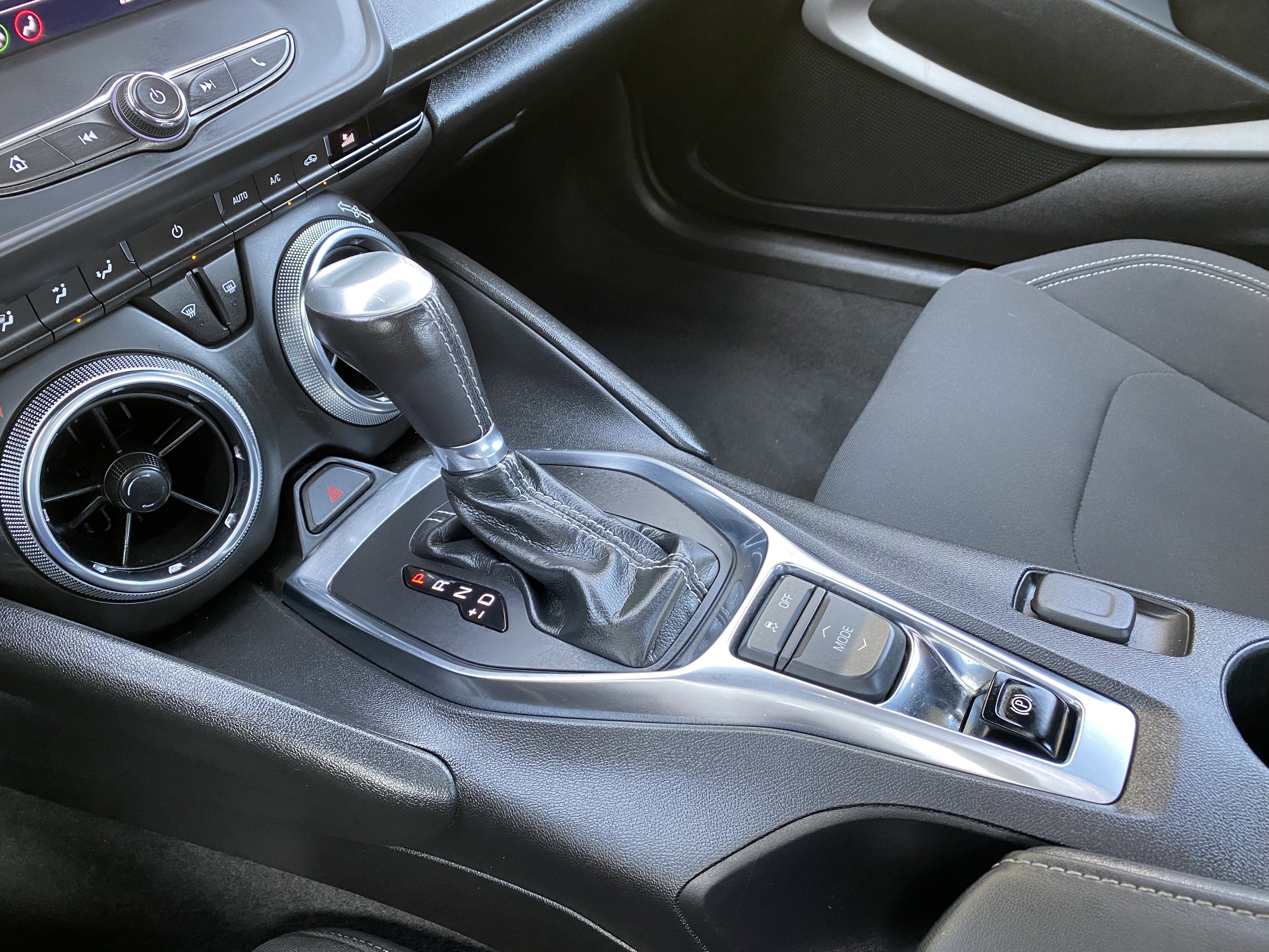 Used 2021 Chevrolet Camaro LT w/ RS Package image 28