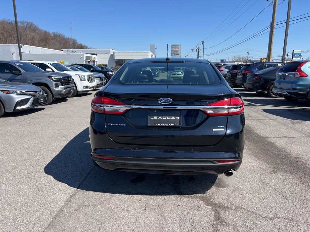 Used 2018 Ford Fusion SE w/ Fusion SE Technology Package image 4
